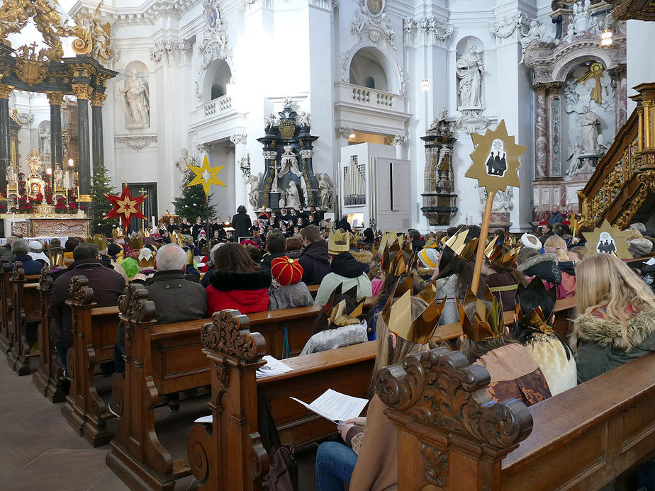 Aussendung der Sternsinger im Hohen Dom zu Fulda (Foto: Karl-Franz Thiede)